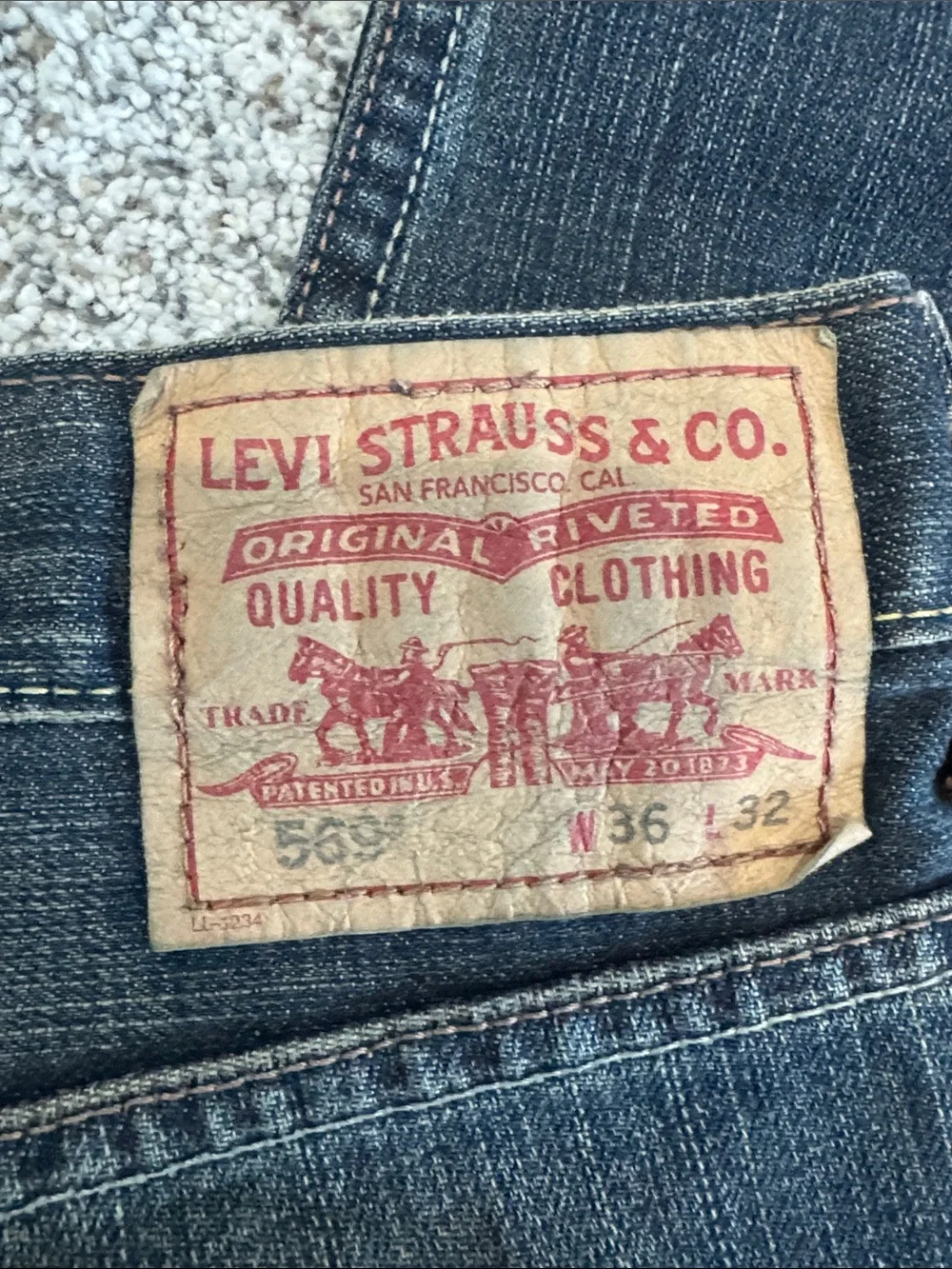 Levis straight leg